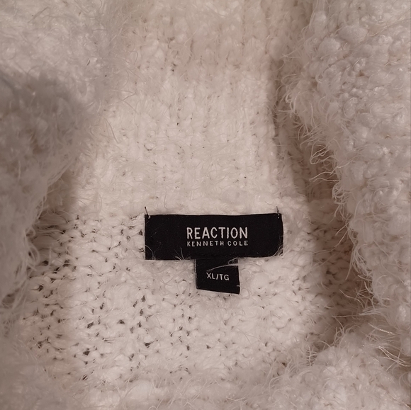 KENNETH Cole Reaction ultra soft Turtleneck sweater top - Picture 5 of 6